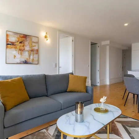 Great Flat W. Balcony On Iconic Pedestrian Street *