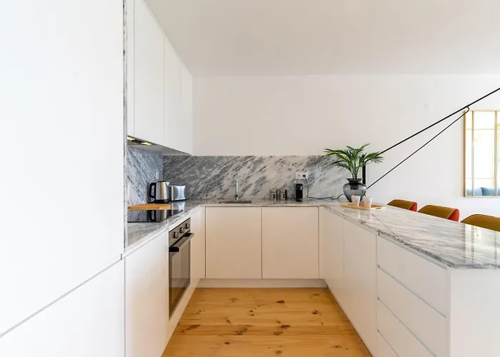 Great Flat W. Balcony On Iconic Pedestrian Street * Porto