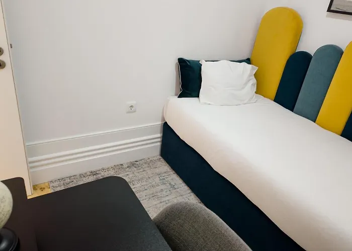 Great Flat W. Balcony On Iconic Pedestrian Street