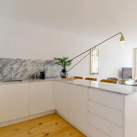 Great Flat W. Balcony On Iconic Pedestrian Street * Porto