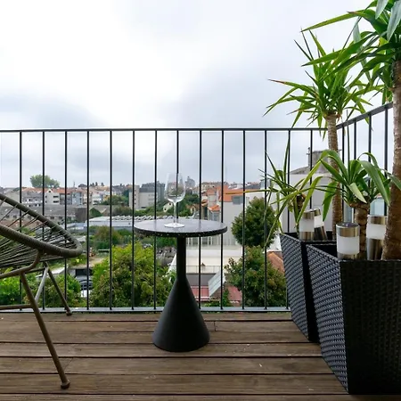 Great Flat W. Balcony On Iconic Pedestrian Street