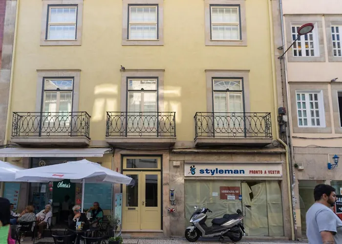 Great Flat W. Balcony On Iconic Pedestrian Street Oporto