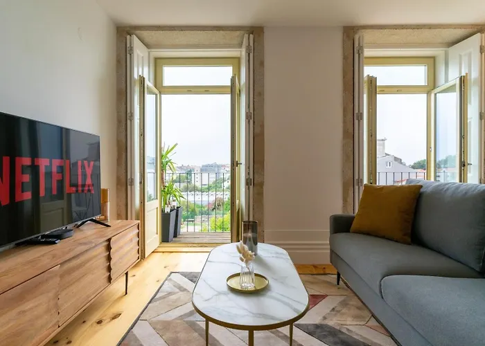 Great Flat W. Balcony On Iconic Pedestrian Street Appartement Oporto