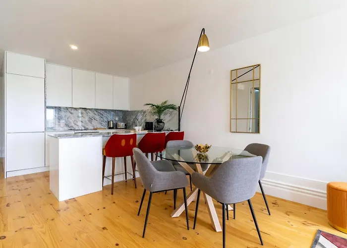 Great Flat W. Balcony On Iconic Pedestrian Street