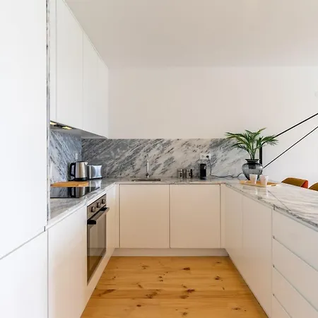 Great Flat W. Balcony On Iconic Pedestrian Street * Porto