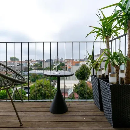 Great Flat W. Balcony On Iconic Pedestrian Street * Porto
