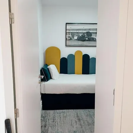 Great Flat W. Balcony On Iconic Pedestrian Street Oporto