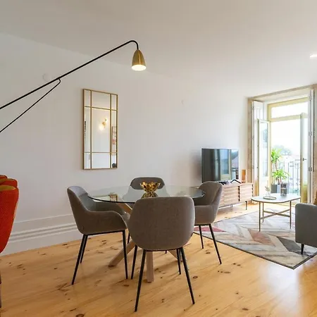 Great Flat W. Balcony On Iconic Pedestrian Street *