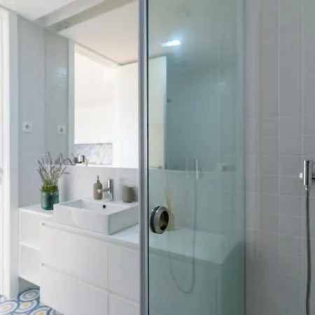 Great Flat W. Balcony On Iconic Pedestrian Street *