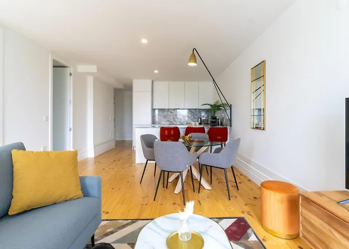 Great Flat W. Balcony On Iconic Pedestrian Street דירה *