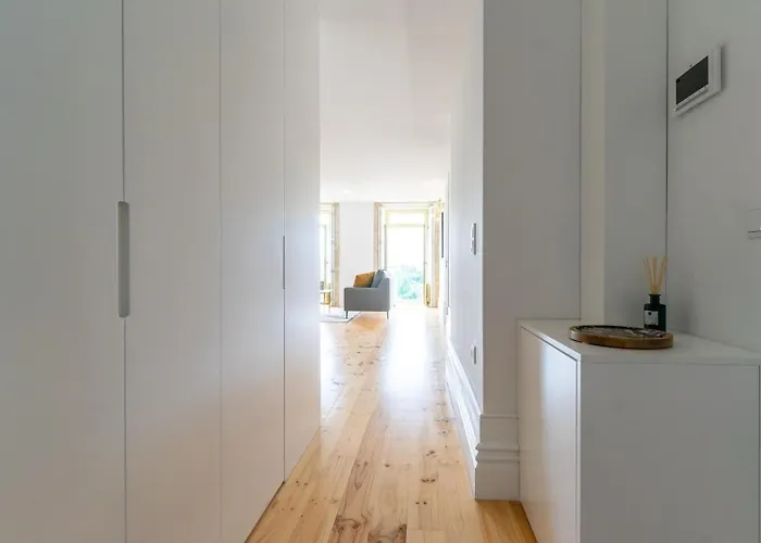 Great Flat W. Balcony On Iconic Pedestrian Street