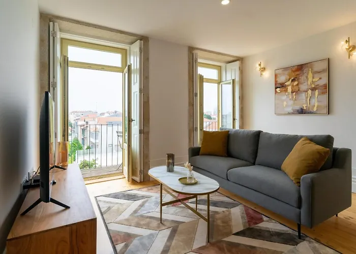 Great Flat W. Balcony On Iconic Pedestrian Street *