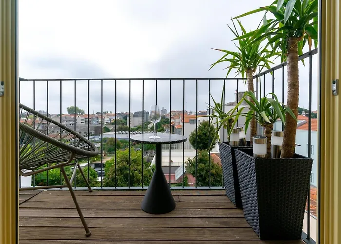 Great Flat W. Balcony On Iconic Pedestrian Street