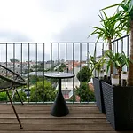 Great Flat W. Balcony On Iconic Pedestrian Street