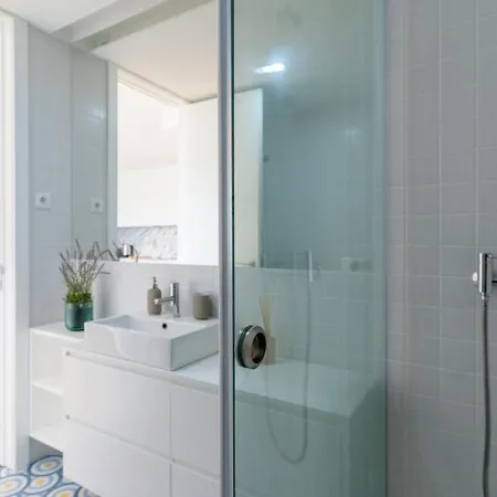 Apartment Great Flat W. Balcony On Iconic Pedestrian Street Porto