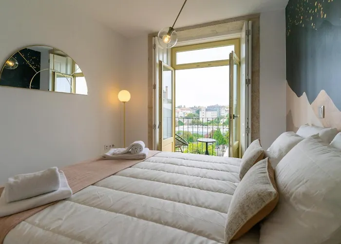 Great Flat W. Balcony On Iconic Pedestrian Street شقة *