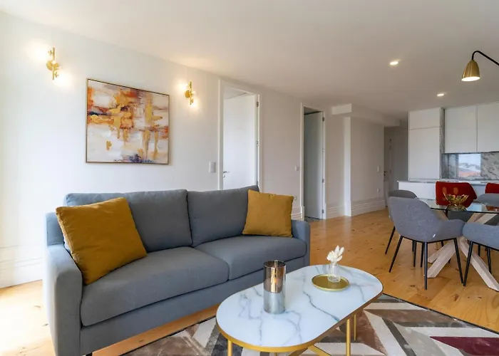 Great Flat W. Balcony On Iconic Pedestrian Street *